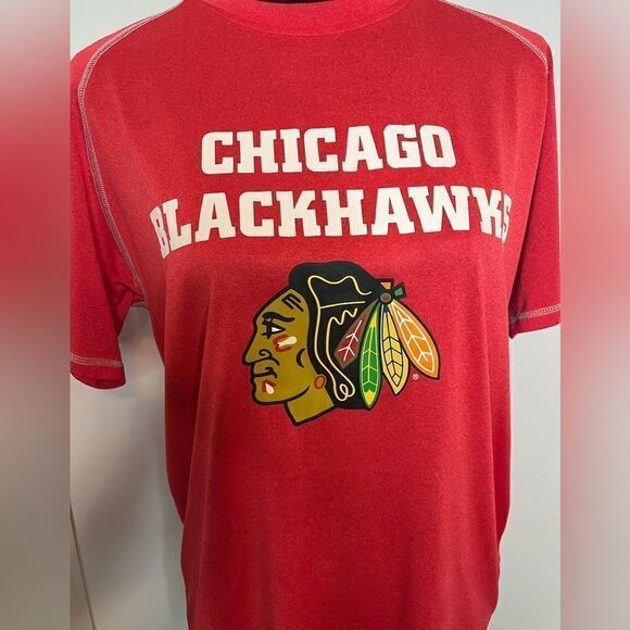NHL CHICAGO BLACKHAWKS HOCKEY DRI-FIT TSHIRT MENS SIZE MEDIUM - Picture 3 of 9